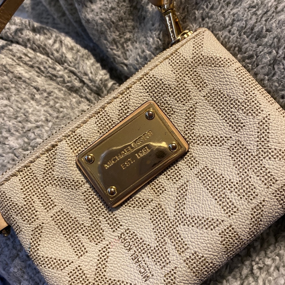 White Michael Kors Wristlet